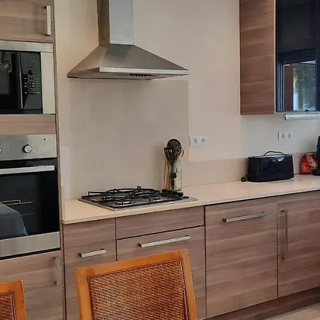 De Standing Apartment *