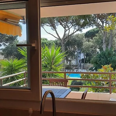 De Standing Apartment